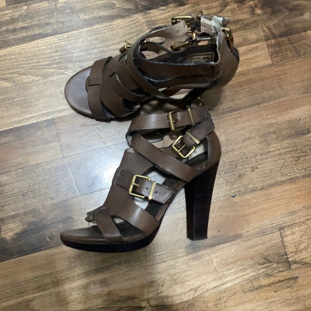 Pour la victoire brown high heel sandals. 7.5